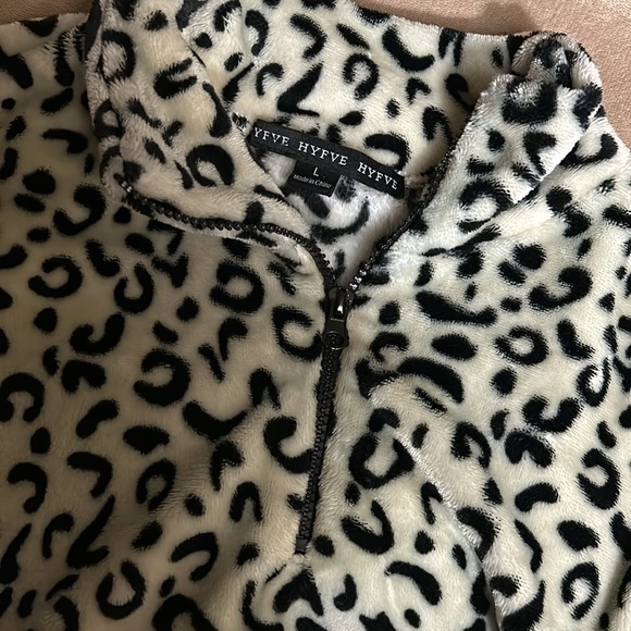 Cheetah print hyfve pull over 🐆 - Picture 2 of 3